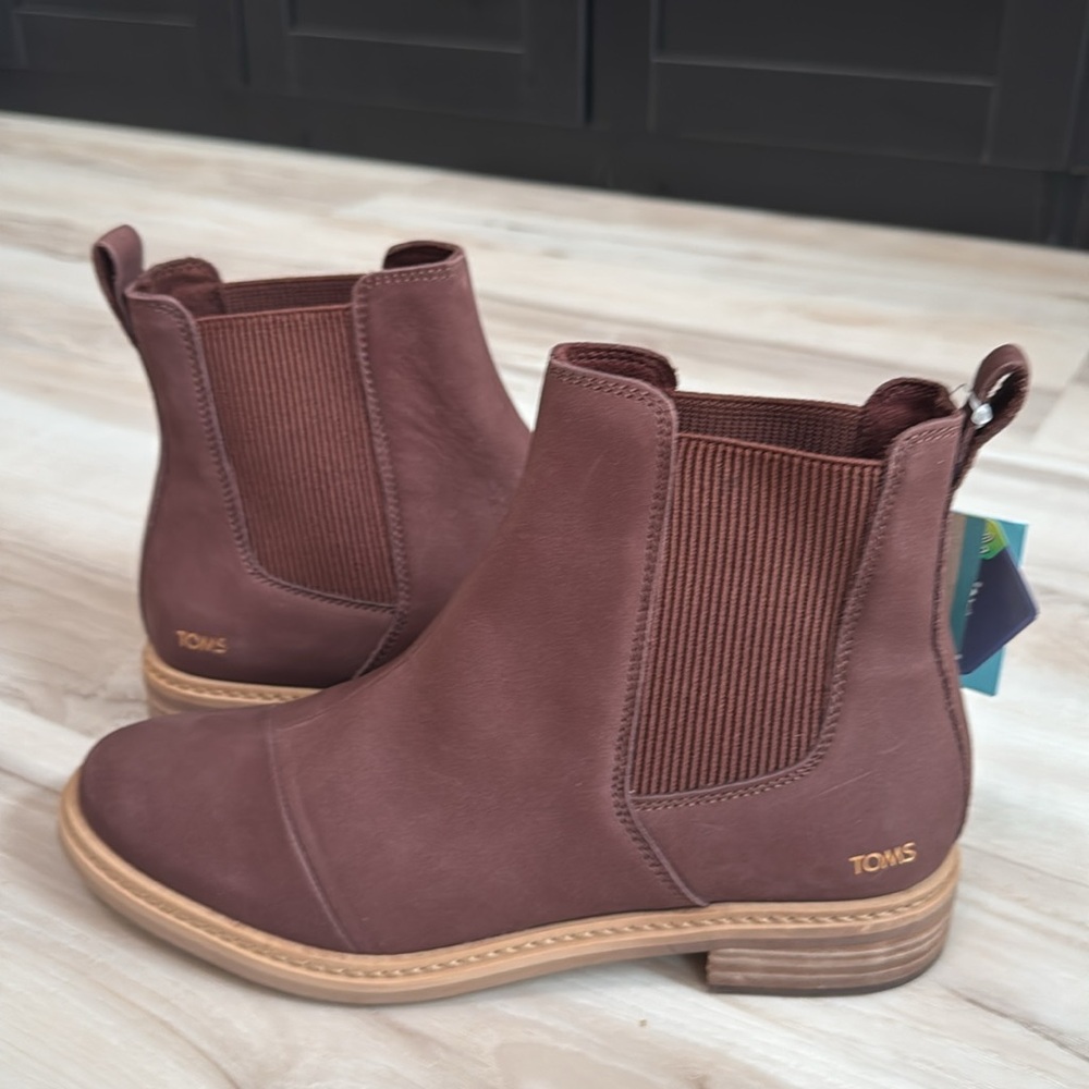 Toms Chelsea Boots in Oxblood - Picture 2 of 8